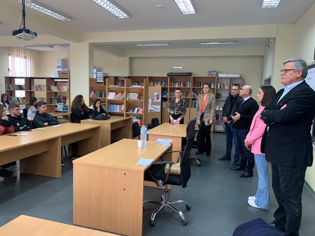 Prezantimi në shkollën Luciano Motroni në Prizren